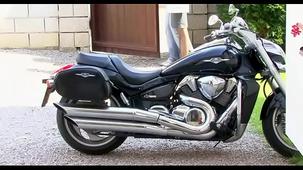 Python dringt tief in die feuchte Muschi der erstaunlichen Schönheit Virus Vellons ein